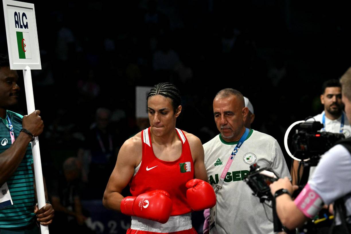 Imane Khelif es una de las dos boxeadoras cuya presencia en París despierta severas críticas después de que fuera descalificada del Mundial de 2023 por no superar pruebas de elegibilidad de género.