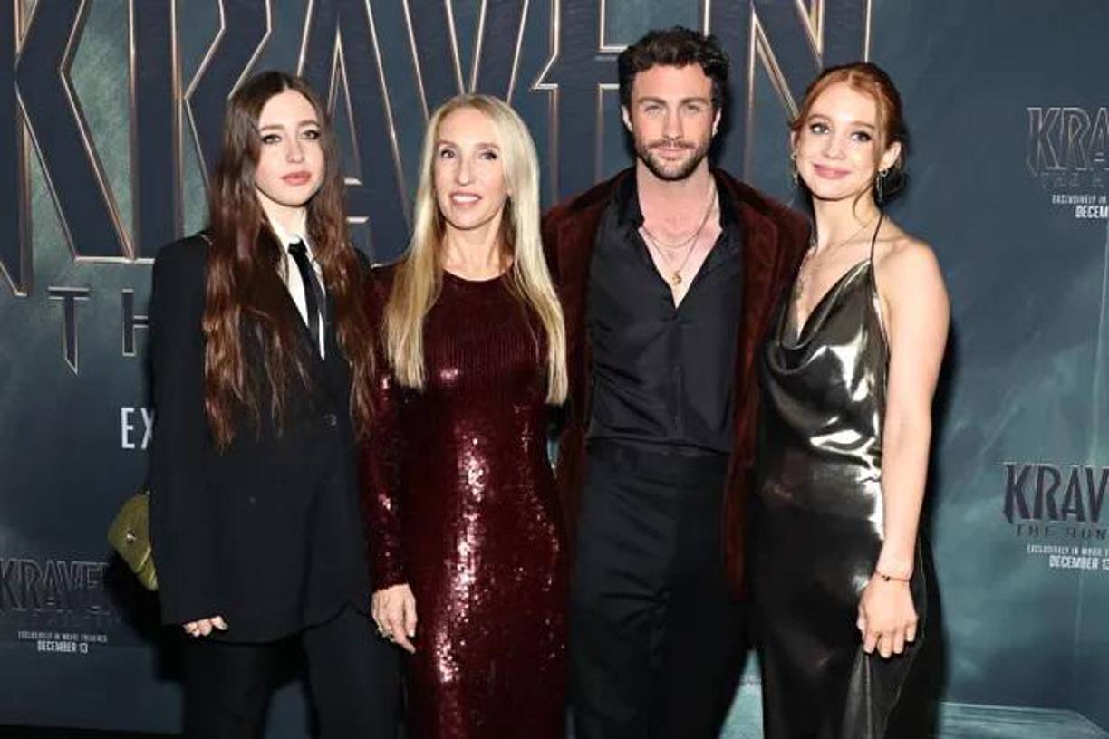 El reciente estreno de “Kraven the Hunter”, protagonizada por Aaron, ha vuelto a poner a la pareja en el centro de atención pública. La película, que se estrenó el 13 de diciembre de 2024, ha sido muy esperada por los fans del universo de Spider-Man. Aaron interpreta a Sergei Kravinoff, también conocido como Kraven, un cazador implacable con una compleja relación con su padre. Angelica, de 27 años y Jessie de 18 , hijas del primer matrimonio de su esposa, lo acompañaron a la premier.
