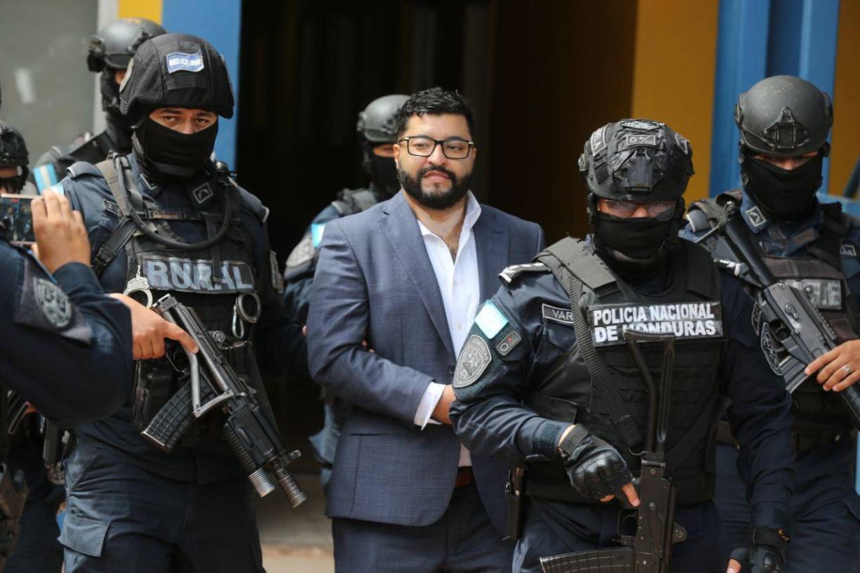 En la acusación del Ministerio Público también figuran Nelson Omar Sierra Flores, amigo del juez Vallecillo Banegas, y Reinaldo Leiva Suazo, apoderado legal del testigo protegido, quien está prófugo de la justicia.