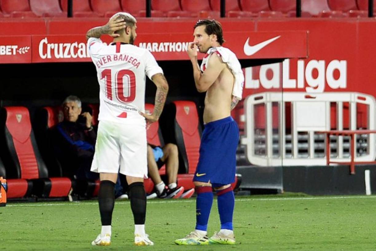 Mess se despidió de uno de sus mejores amigos, el volante Ever Banega del Sevilla. El mediocampista se enfrentó por última vez al crack del Barcelona en España ya que la próxima campaña jugará en Arabia Saudita.