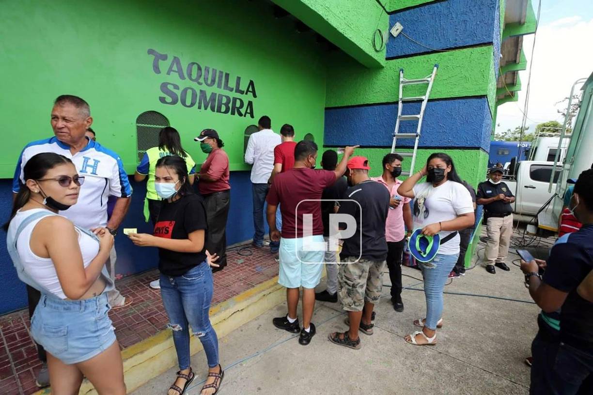 Desde temprano empezaron a ingresar los aficionados al estadio Juan Ramón Brevé Vargas de Olancho.