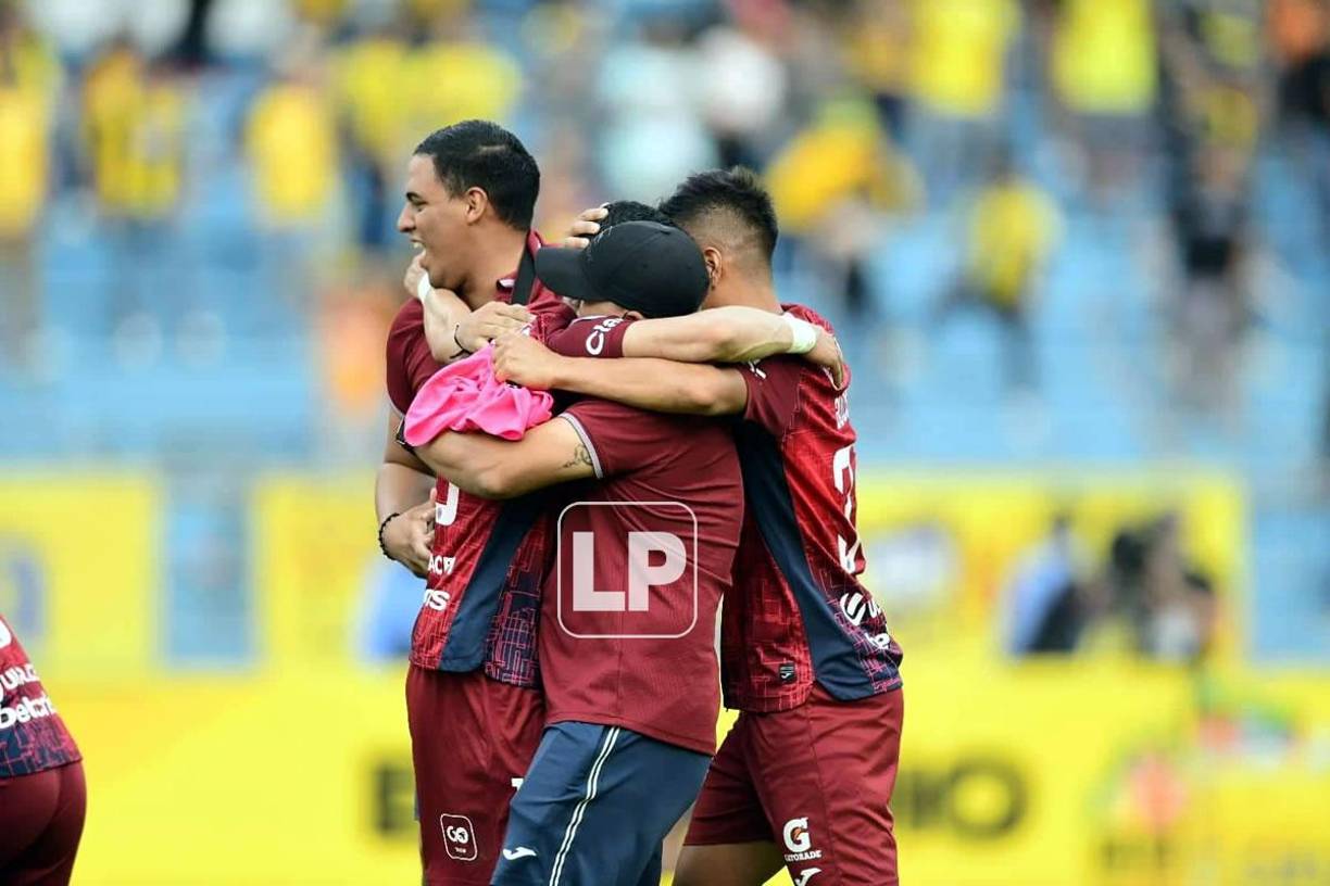 Jugadores del Motagua celebrando el título tras el pitazo final del partido.
