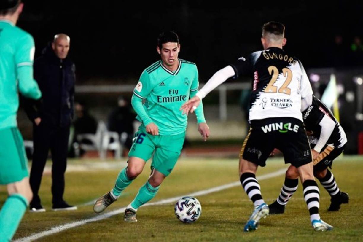 El Tottenham ya busca un reemplazo ante la inminente salida de Christian Eriksen con rumbo al Inter de Milán. José Mourinho es consciente de que va a perder a su estrella danesa y habría pedido a la directiva spur que haga el esfuerzo de traerle un sustituto. Según Fichajes.net, el entrenador portugués habría puesto un conocido nombre sobre la mesa: James Rodríguez, actual futbolista del Real Madrid. El colombiano es del gusto del extécnico madridista.