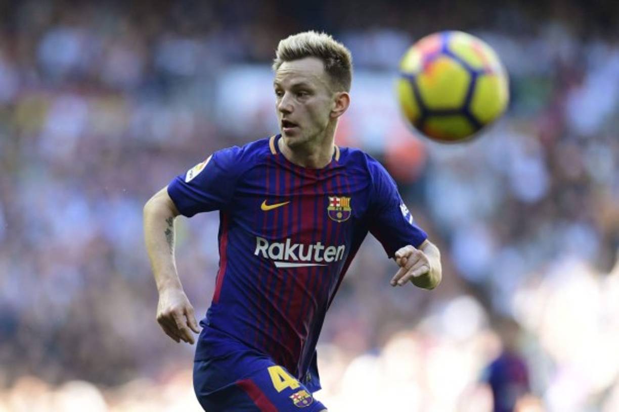 Ivan Rakitic puso punto final a las especulaciones sobre su futuro en el Barcelona al final del partido ante Valladolid. Seducido por el Paris Saint-Germain, el croata fue claro: “Me voy a quedar. Eso está hecho. Es un orgullo defender esta camiseta. Llevo cuatro años espectaculares y espero que sean muchos más, ningún otro club puede ofrecerme lo que me da el mejor club del mundo”.