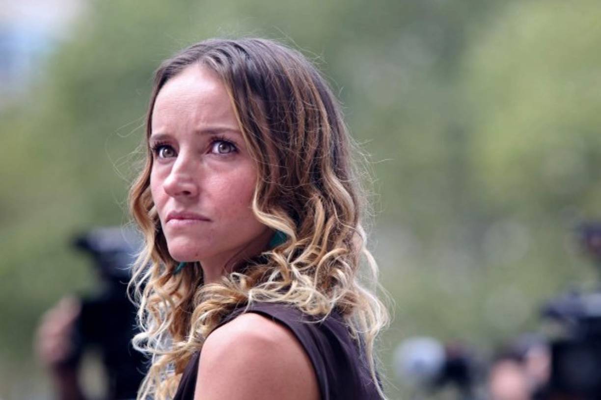 Epstein, que era amigo de muchas celebridades y políticos como el presidente Donald Trump y el príncipe Andrés de Gran Bretaña, fue arrestado en julio y acusado de traficar sexualmente jovencitas, algunas de tan solo 14 años.