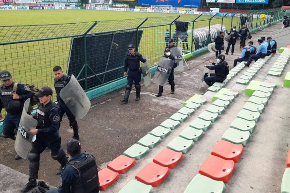 Unos 400 agentes de prevención, inteligencia y de investigación de diferentes unidades operativas de la Policía Nacional llegaron desde las 7:00am al estadio Yankel Rosenthal.