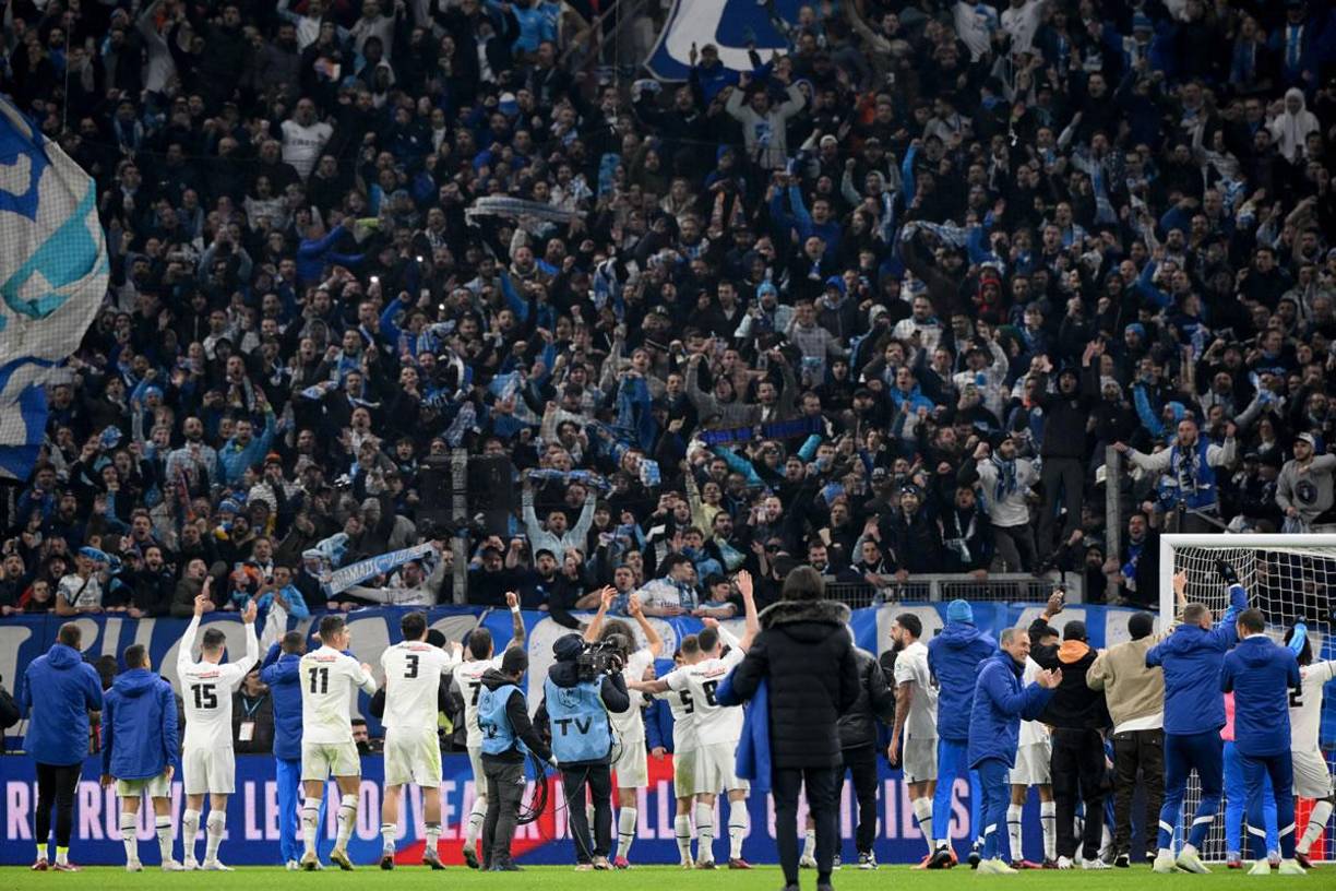 La celebración de los jugadores del Olympique de Marsella tras clasificar a cuartos de final de la Copa de Francia y eliminar al PSG.