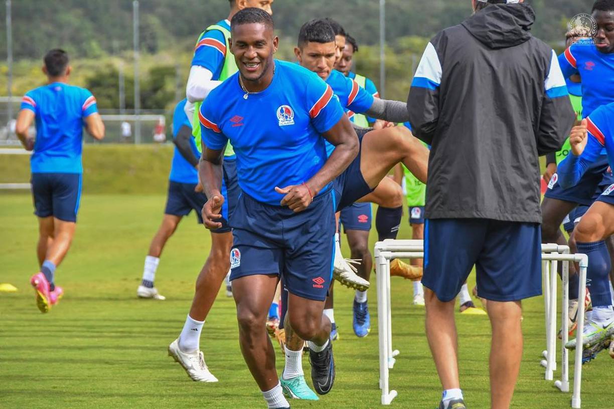 El futuro de Brayan Beckeles sigue sin definirse. El defensa continúa entrenando con el equipo albo y también hay rumores que señalan que tiene un acuerdo verbal con el Vida. Olancho FC es otro de los interesados. “Siempre hay ciclos que se rompen y momentos que te tienes que hacer a un lado”, dijo en unas palabras que suenan a despedida.