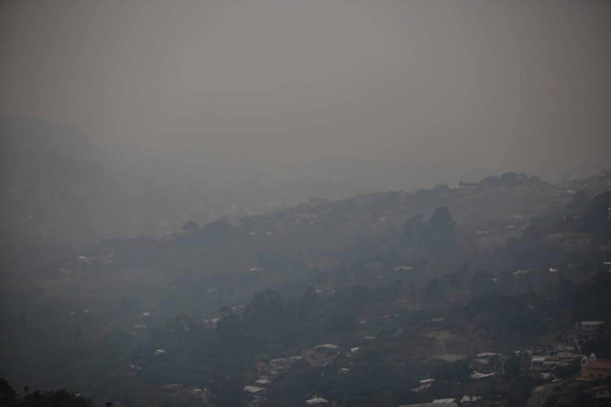 El director del Instituto de Conservación Forestal (ICF), Luis Soliz, señaló que los incendios forestales son los principales responsables de la contaminación del aire en Honduras, país que registra este año 2.627 quemas, con 211.292 hectáreas afectadas.