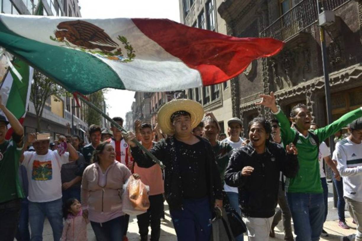 Todos los coreanos que encontraron por las calles de México fueron incluidos en los festejos.