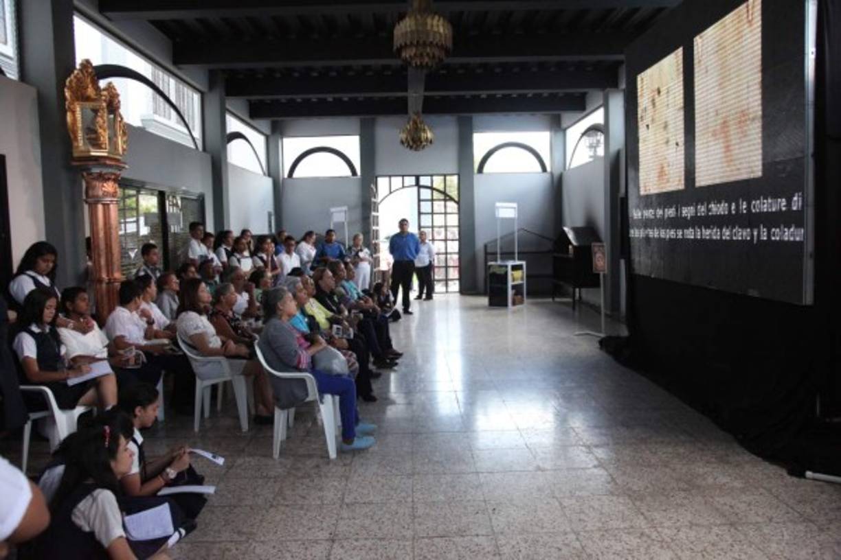 Los alumnos recibieron valiosa información sobre la historia del Manto Sagrado.
