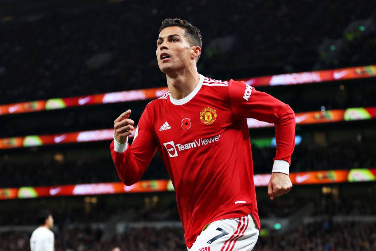 Bombazo con el futuro de Cristiano Ronaldo. Según el Daily Star, el portugués está muy atento a las decisiones de futuro en el Manchester United para decidir su propio destino. Si el cambio de entrenador que se espera a final de temporada en Old Trafford no le agrada, si el técnico no le gusta, el delantero luso podría hacer las maletas y dejar de nuevo Mánchester.