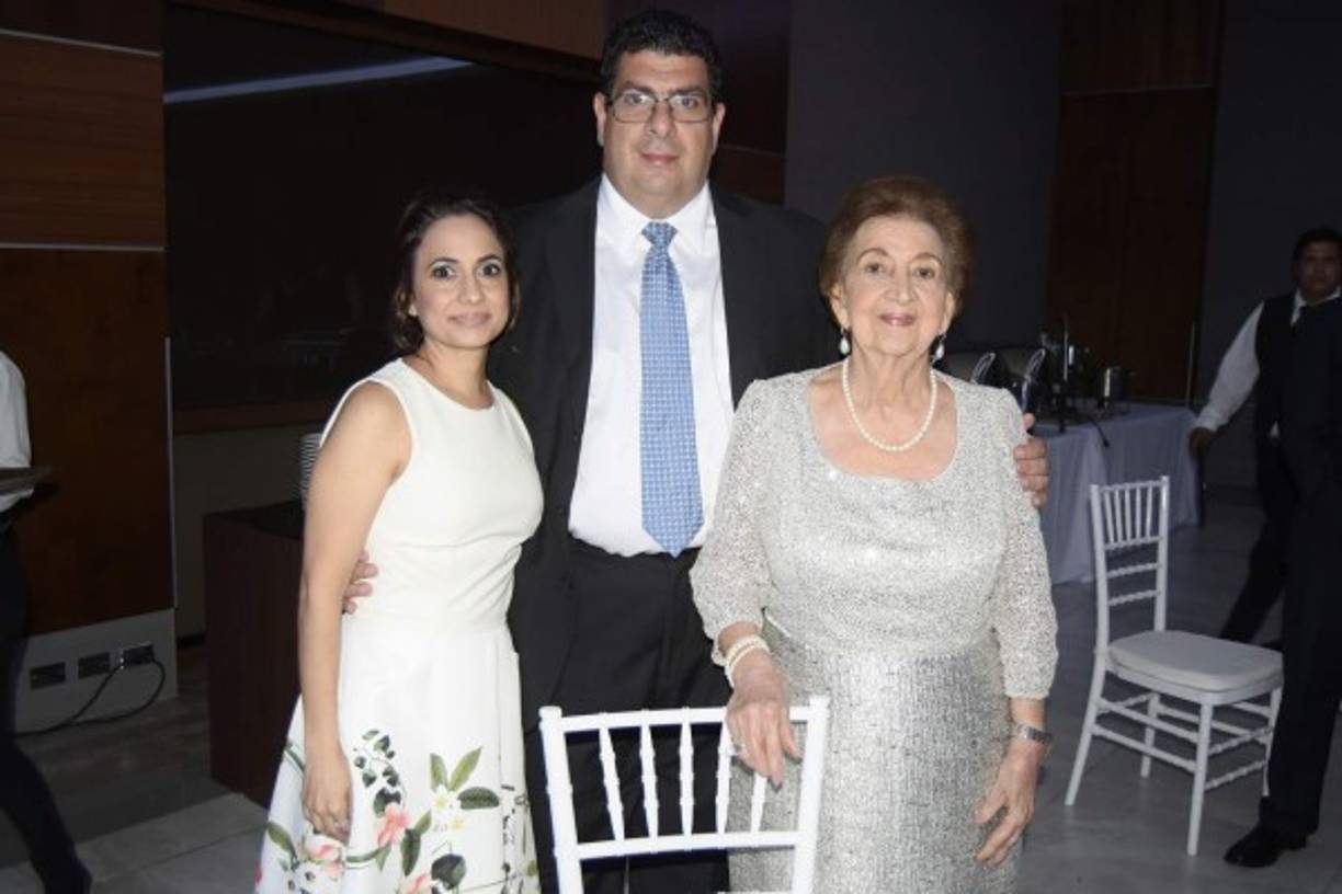 Estrella, Feizal y Renée Canahuati.