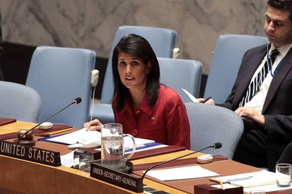 La embajadora estadounidense en la ONU, Nikki Haley, estimó que el presidente sirio, Bashar al Asad, no podía continuar en el poder tras el supuesto ataque químico que Estados Unidos le atribuyó, antes de bombardear una base aérea del ejército en Siria.