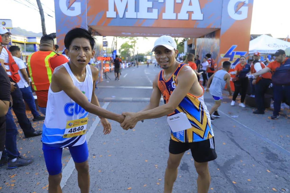 “La verdad, pues, me voy a comprar un iPhone, para eso viene, es chistoso, pero me hacía falta un dinero para comprármelo y con lo que me gané cabal llego”, dijo el guatemalteco.