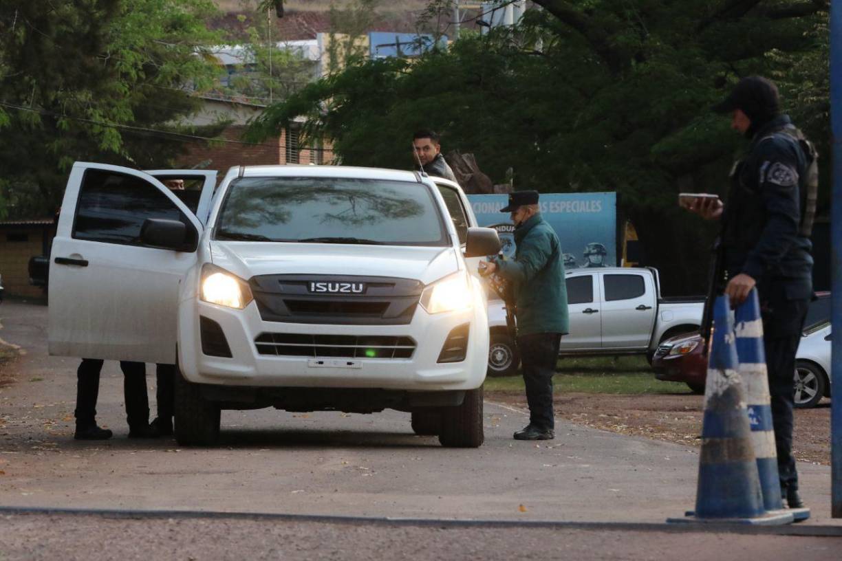 Intenso movimiento en Los Cobras a pocas horas de la extradición de Juan Orlando Hernández (Fotos)