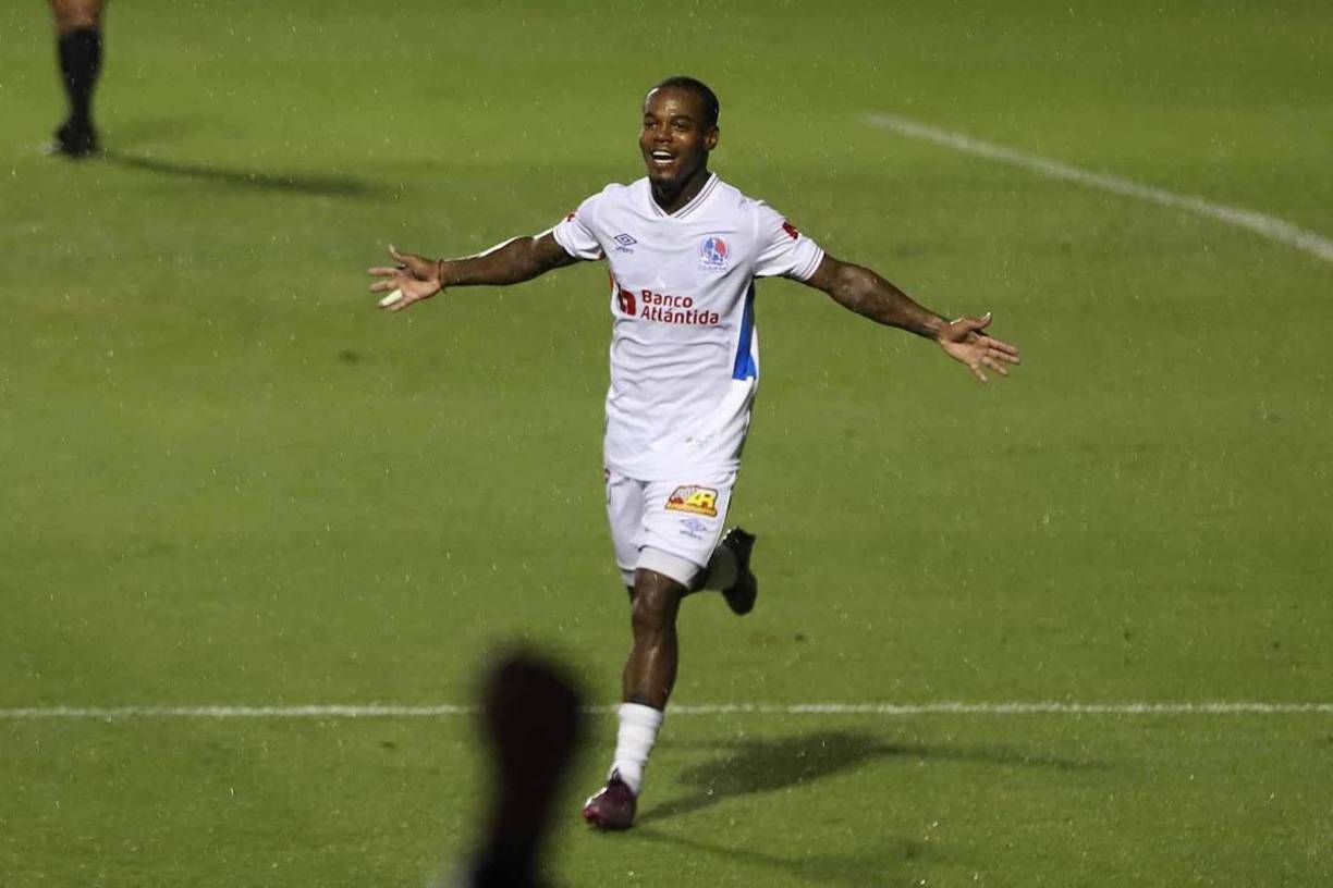 Así celebró Edwin Solani Solano el 3-0 del Olimpia contra la Real Sociedad.