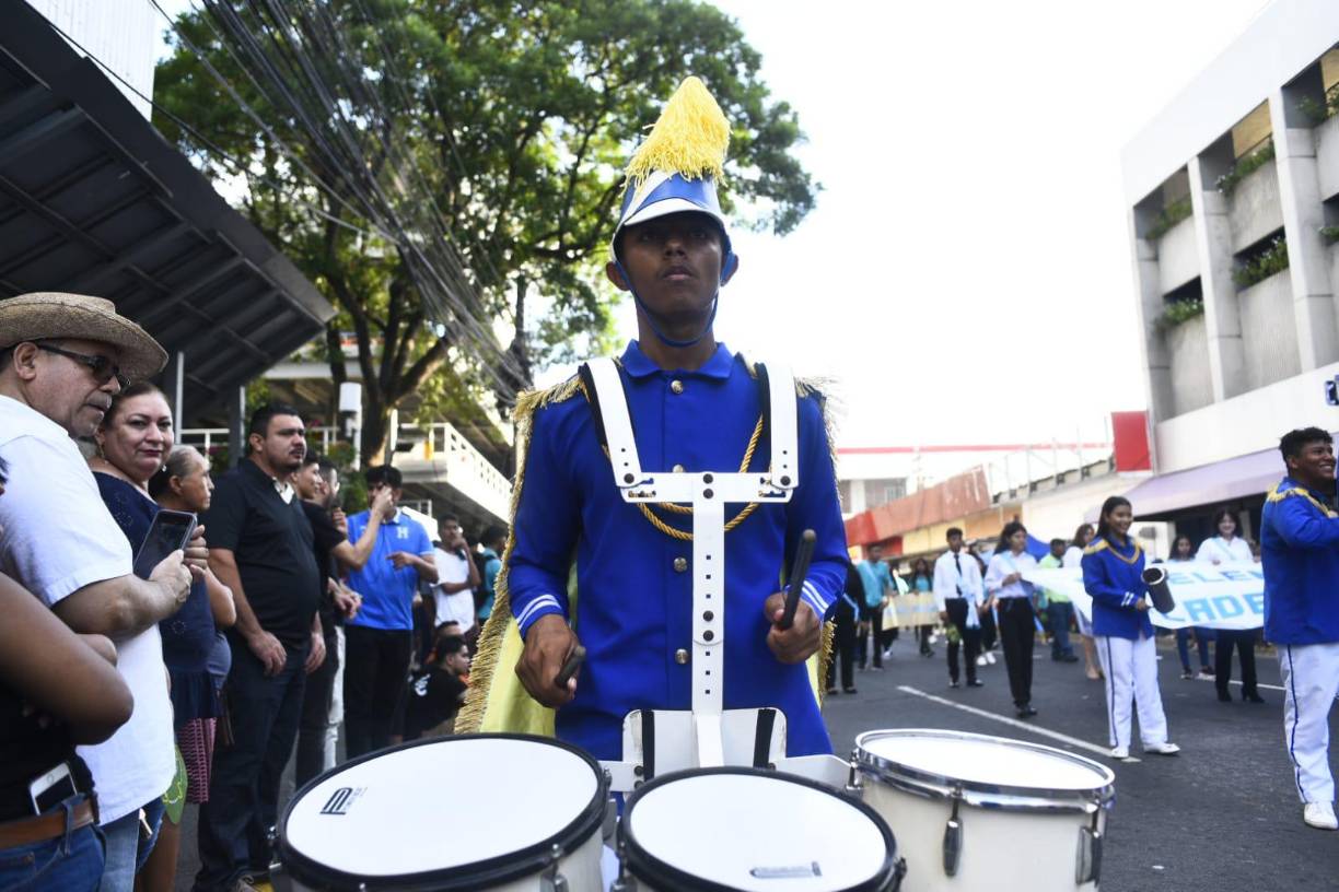 ¡Civismo, alegría y belleza! Las mejores postales de desfiles en SPS