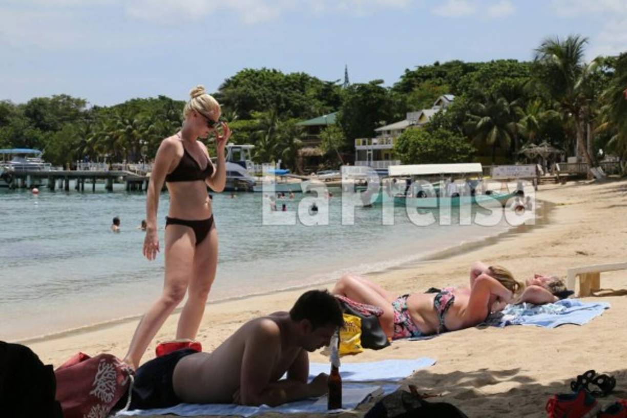 Turistas argentinas, cubanas, portugueses, brasileñas, estadounidenses, ecuatorianoas, venezolanas, puertorriqueños y canadienses, trajó el crucero.