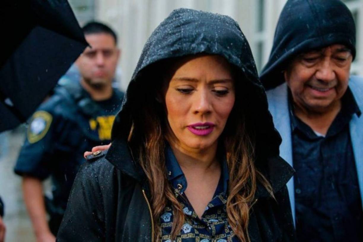 También la esposa de 'El Chapo', Emma Coronel, envió a distintos medios una carta en la que dijo que su marido no conoce a Rosa Isela y que no recuerda quién es su madre.