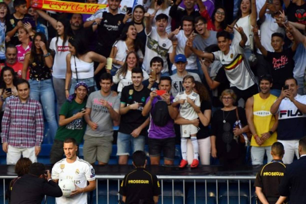 La afición del Real Madrid disfrutó a lo grande en la presentación de su nueva estrella, Hazard.