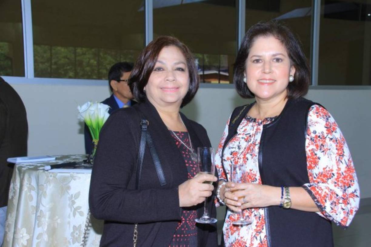 Nora Membreño y Ana Férez.