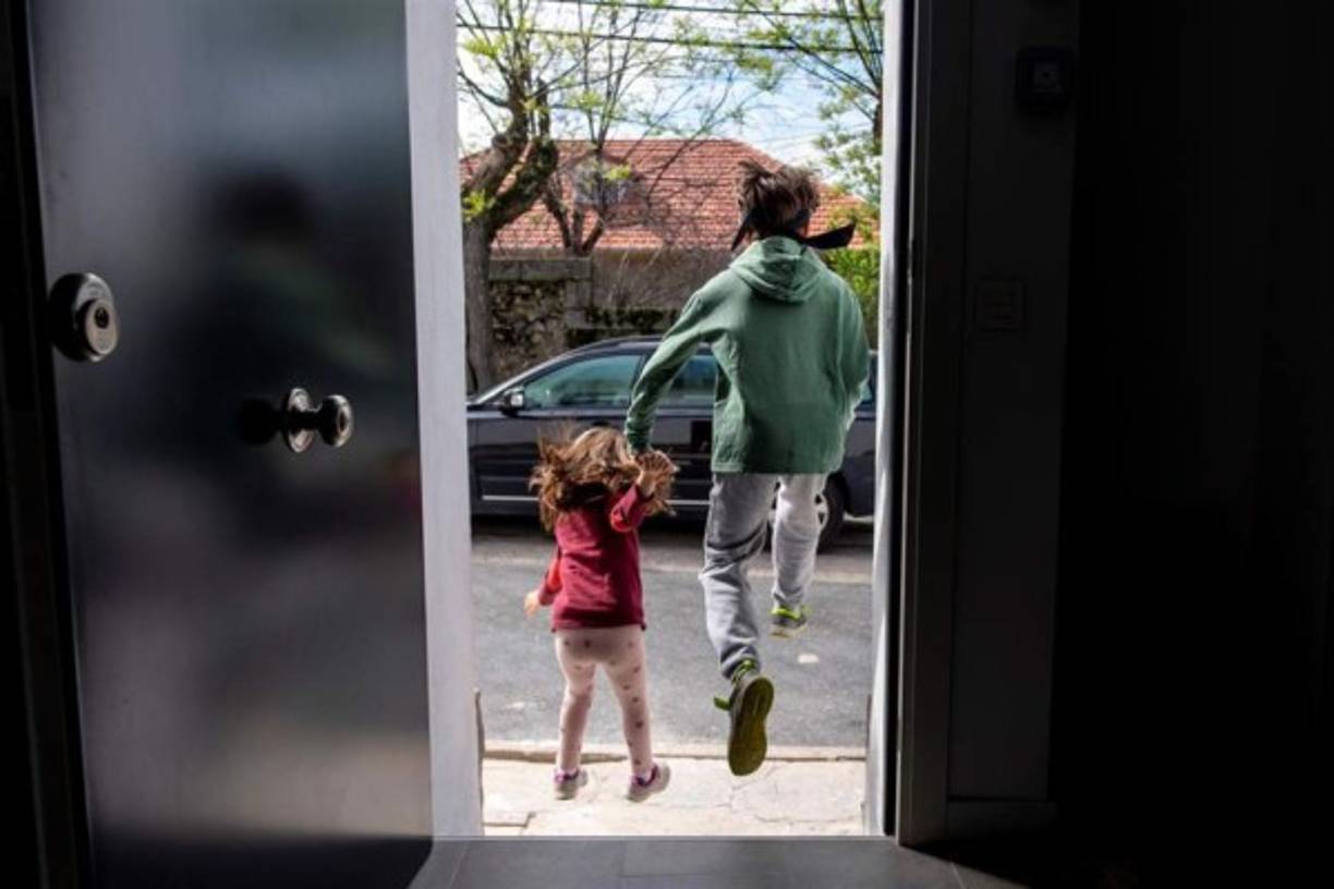 'Es importante que este paso lo demos siguiendo a rajatabla todas las (...) medidas de protección e higiene', advirtió Sánchez. 'No conviene subestimar al enemigo que tiene una tal capacidad de contagio'.