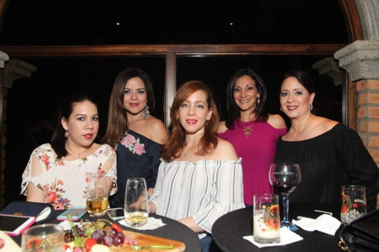 Anselma Ruiz, Jess Lugo, Jeannette Enamorado, Irene Turbbull, y Emma Robelo.