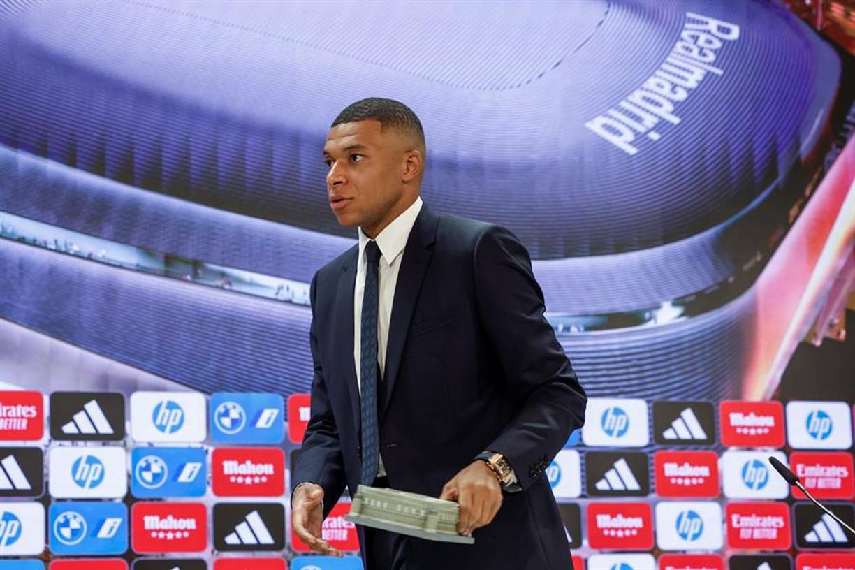 En un Santiago Bernabéu repleto, Mbappé fue presentado y ahora han desvelado su millonario salario.