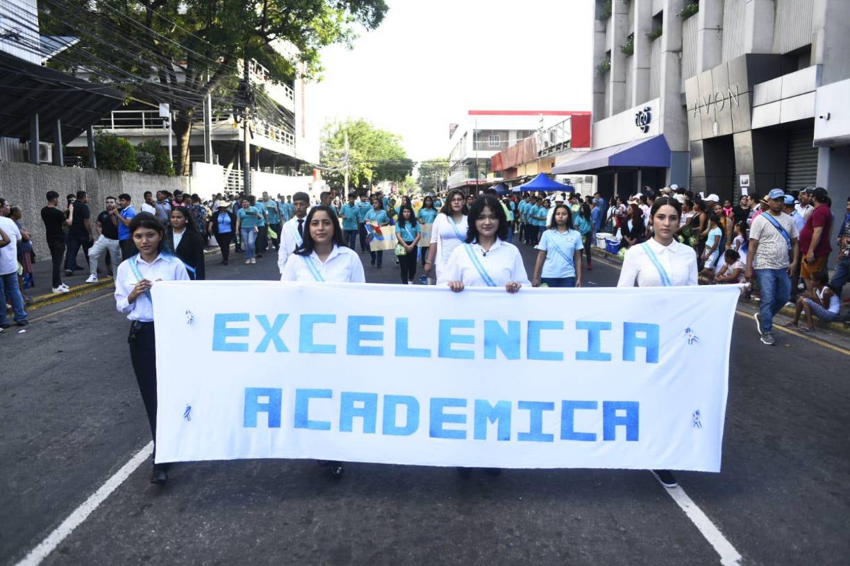 ¡Civismo, alegría y belleza! Las mejores postales de desfiles en SPS