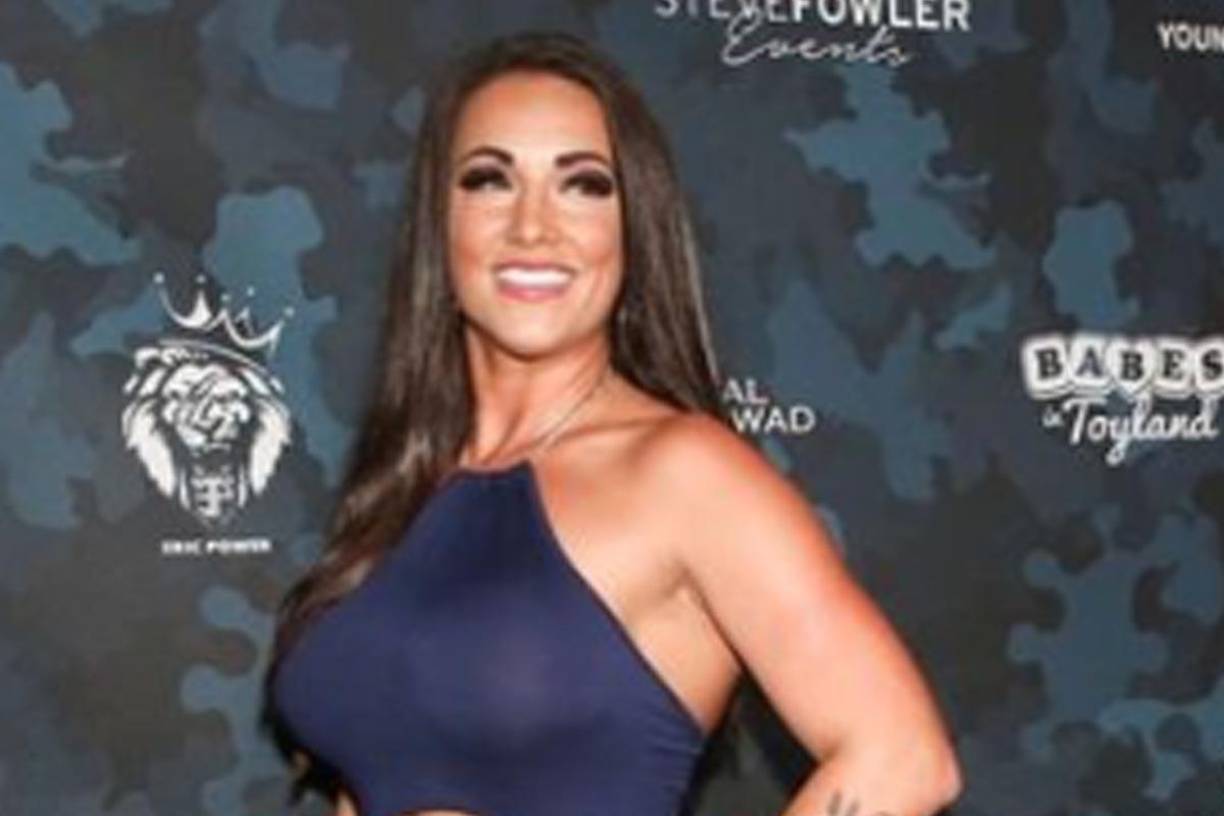 Un día decidió dejar los colegios para pasarse a la venta de contenido para adultos y a los posados provocativos y ahora revoluciona internet.