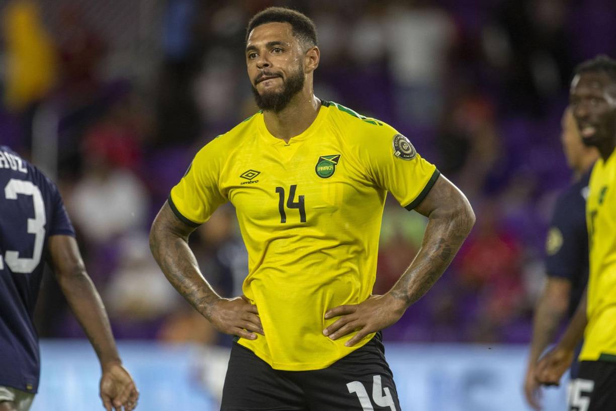 Andre Gray – Después de un par fallas al principio del juego, el delantero del Queens Park Rangers de Inglaterra conectó con un excelente remate de pierna derecha para el único gol de Jamaica en el empate (1-1) contra El Salvador.