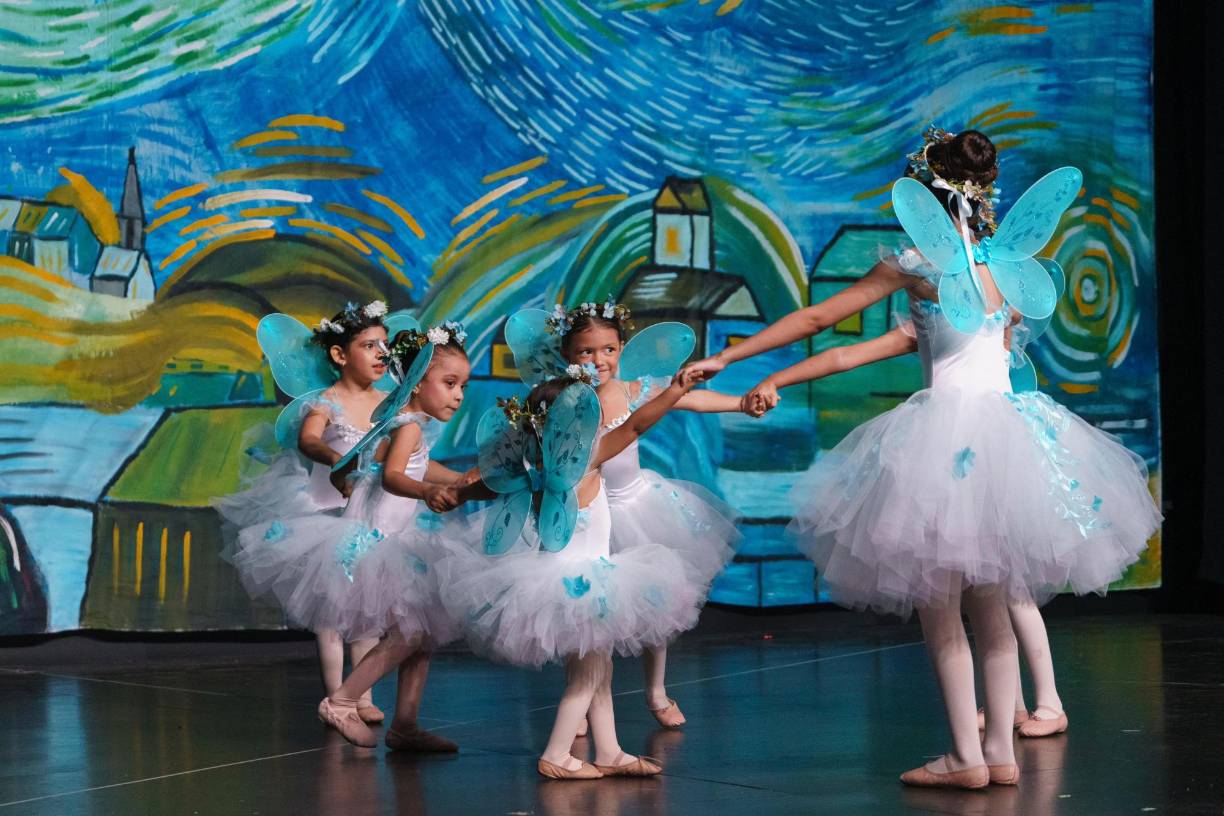 Otro grupo de pequeñas presentó su show de ballet, que logró la ovación de los que llegaron. 