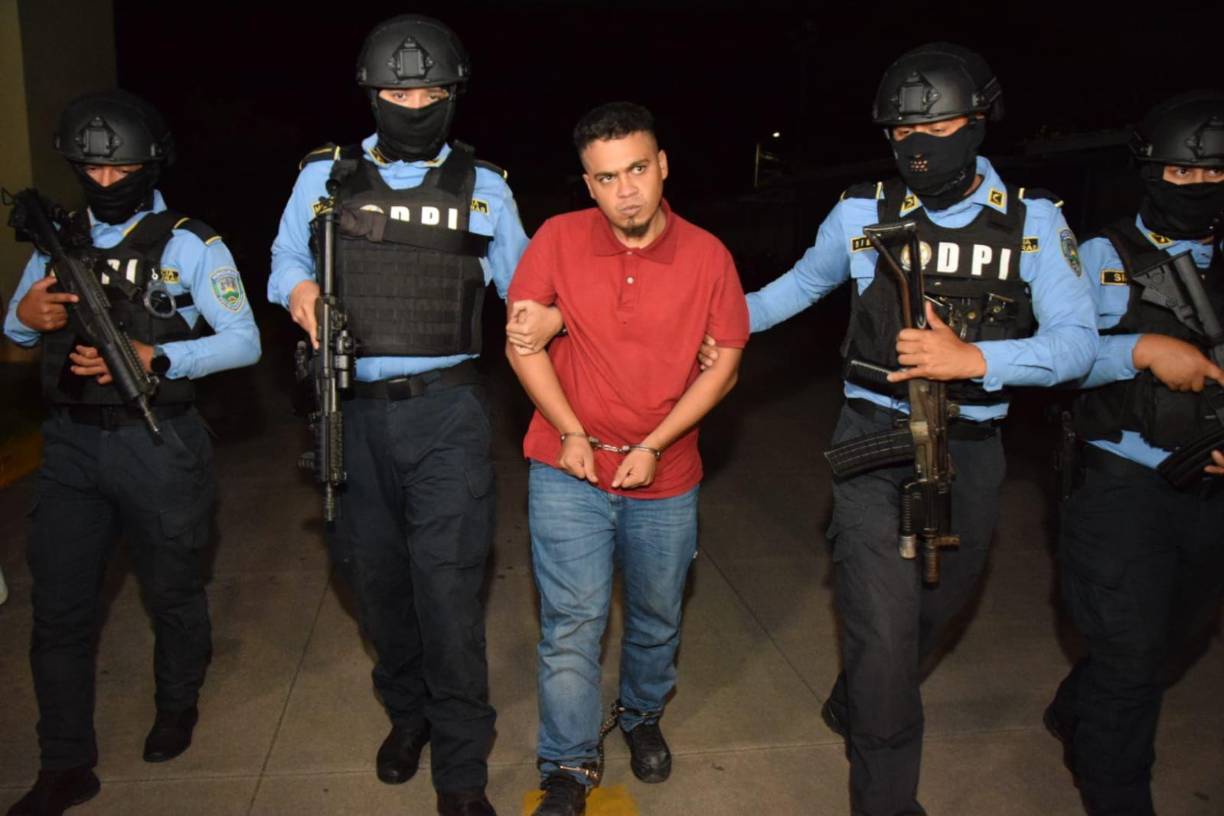 Aparte de Almendares, por el crimen de los cuatro jóvenes están detenidos Erick David Macías, Ever Ezequiel Espinoza y Norma Alicia García.