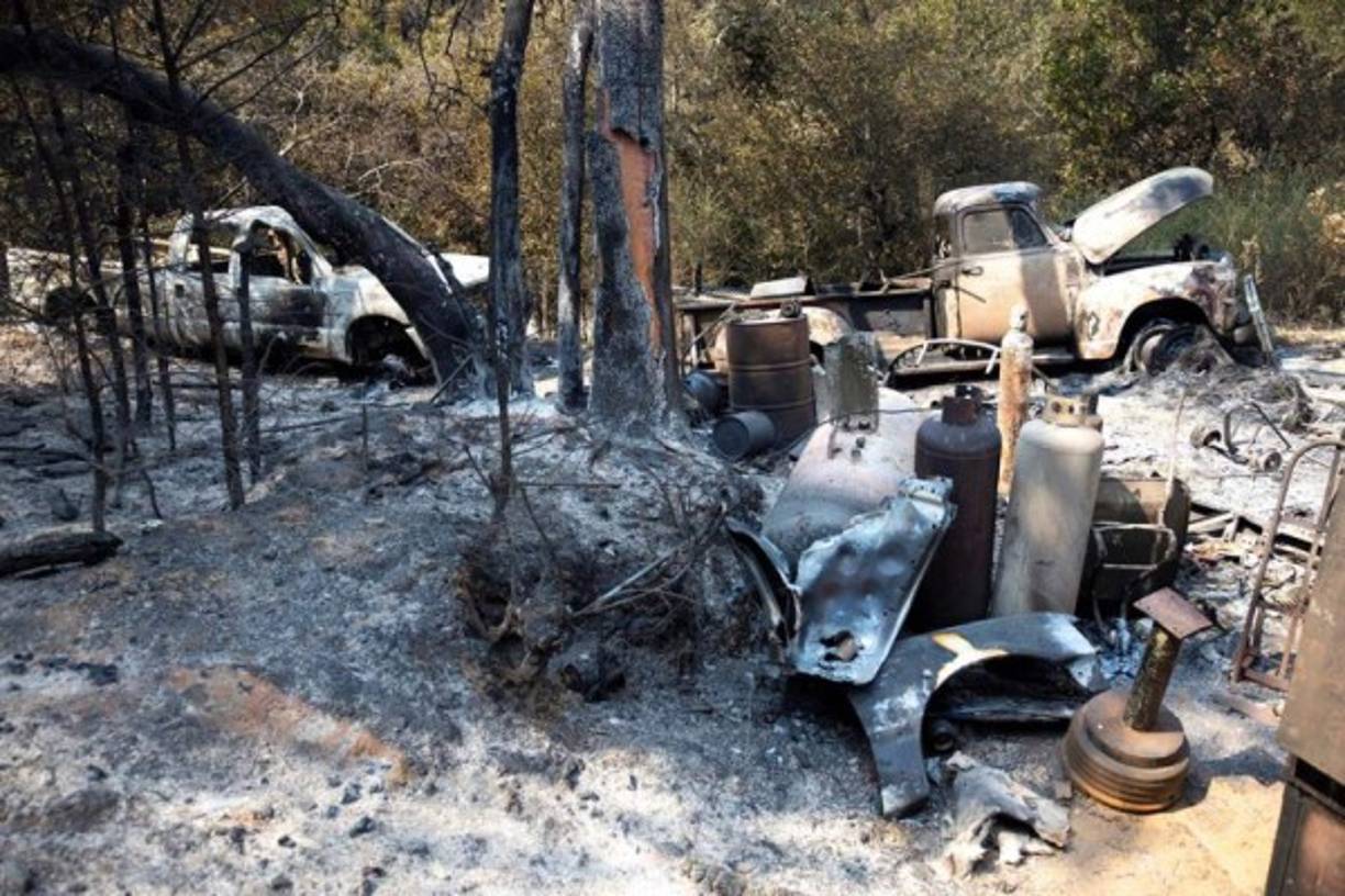 Alrededor de 20 focos importantes permanecían el domingo, incluidos el LNU Lightning Complex y el SCU Lightning Complex, respectivamente al norte y sureste de San Francisco.