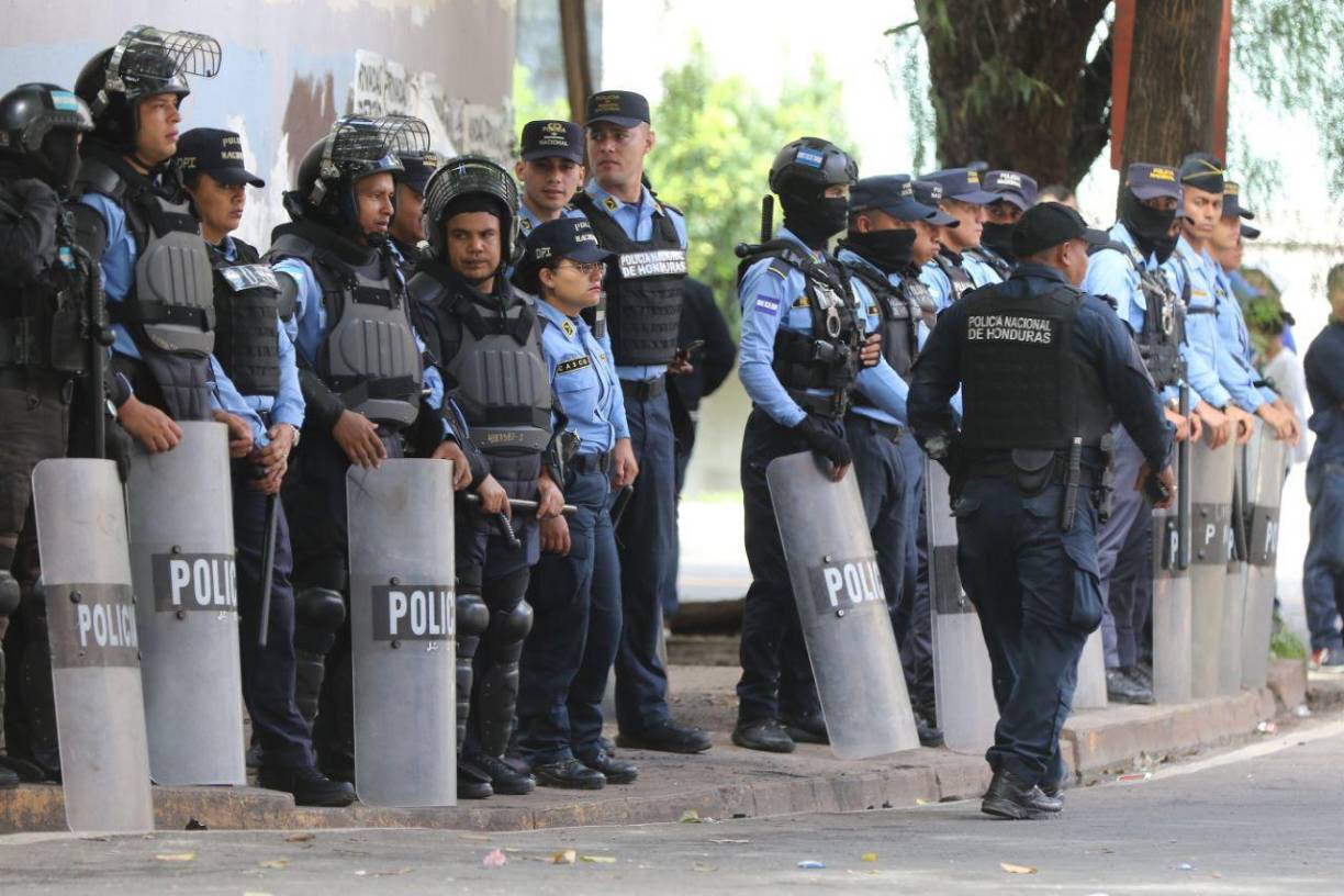 El fiscal general Johel Zelaya ordenó es que se retirara la seguridad que está a inmediaciones del Ministerio Público.