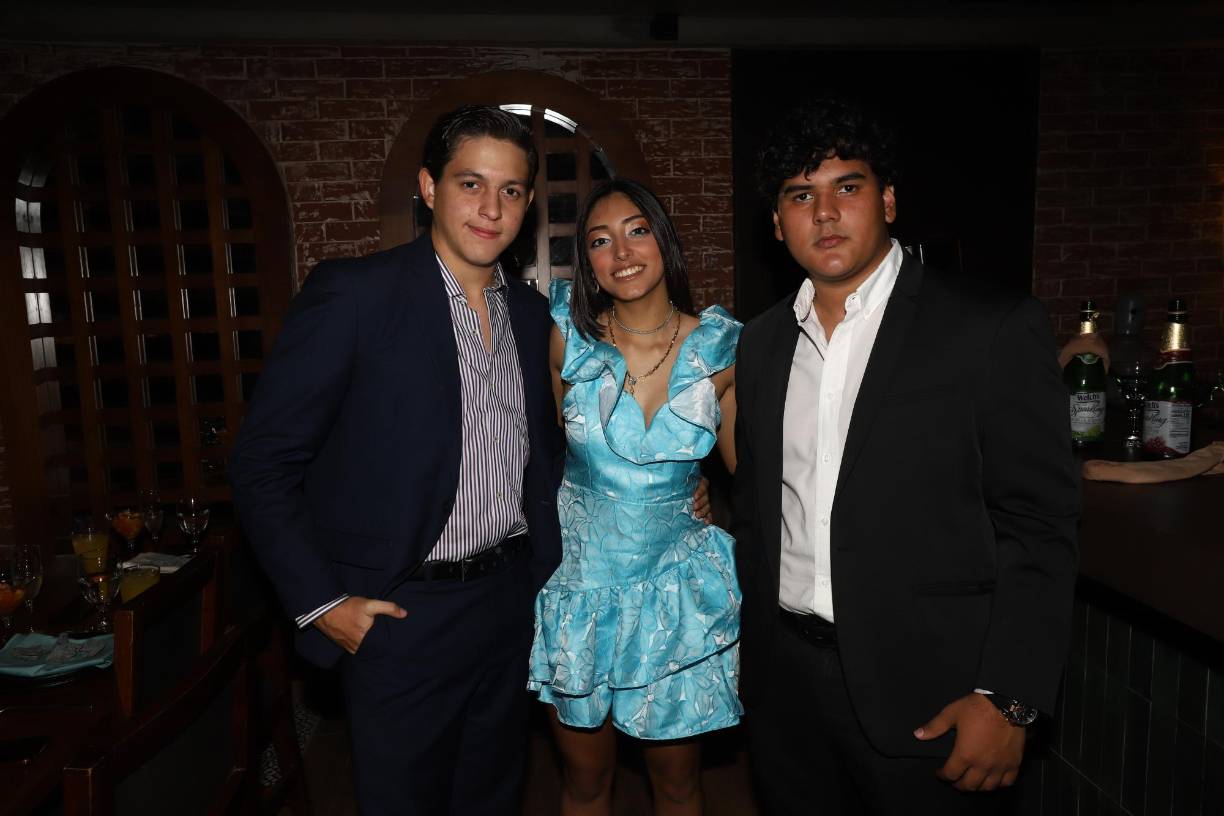 Alejandro Fernández, Dayana Cerrato y Joseph Canales