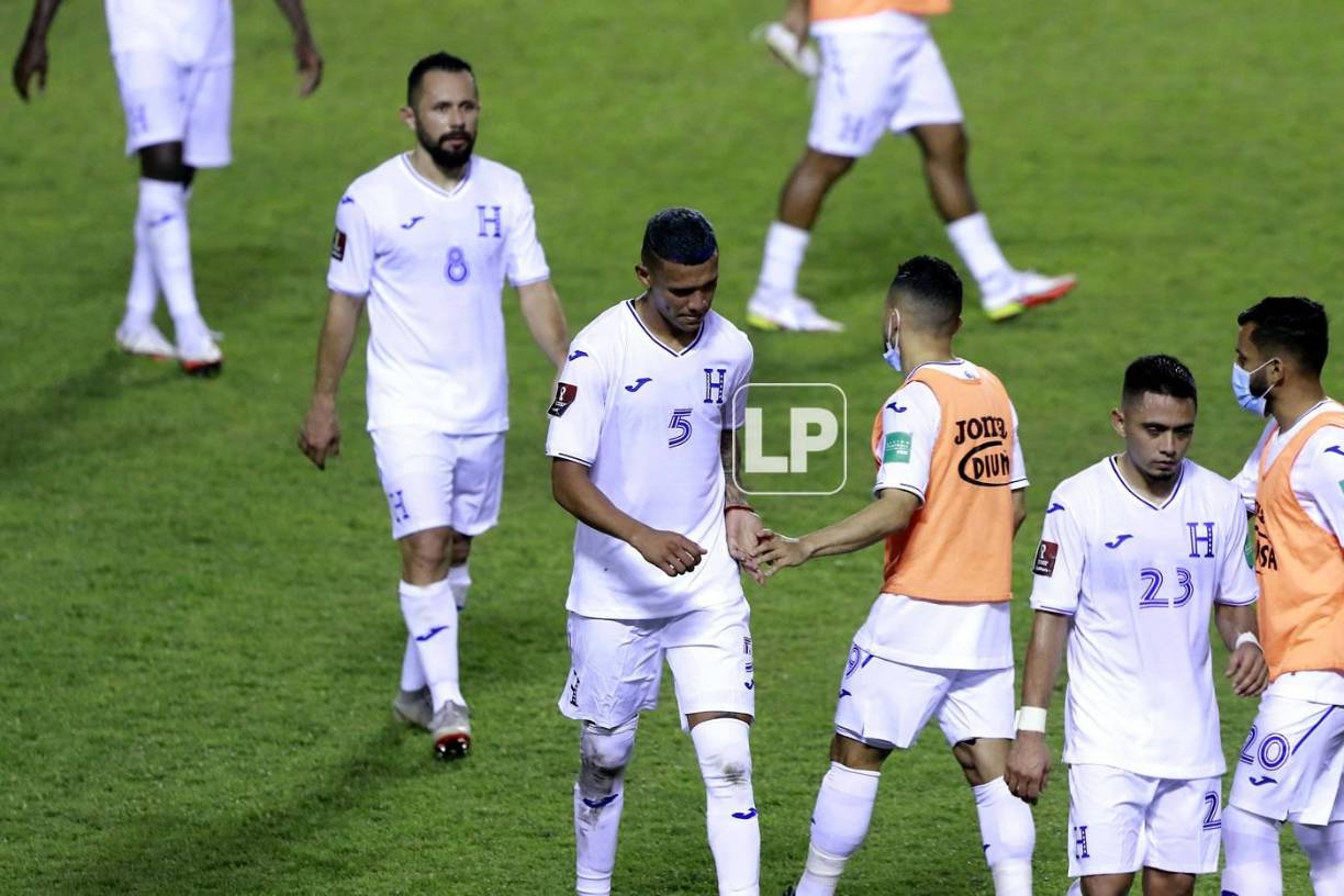 Kervin Arriaga se marchó muy dolido del campo tras la derrota.