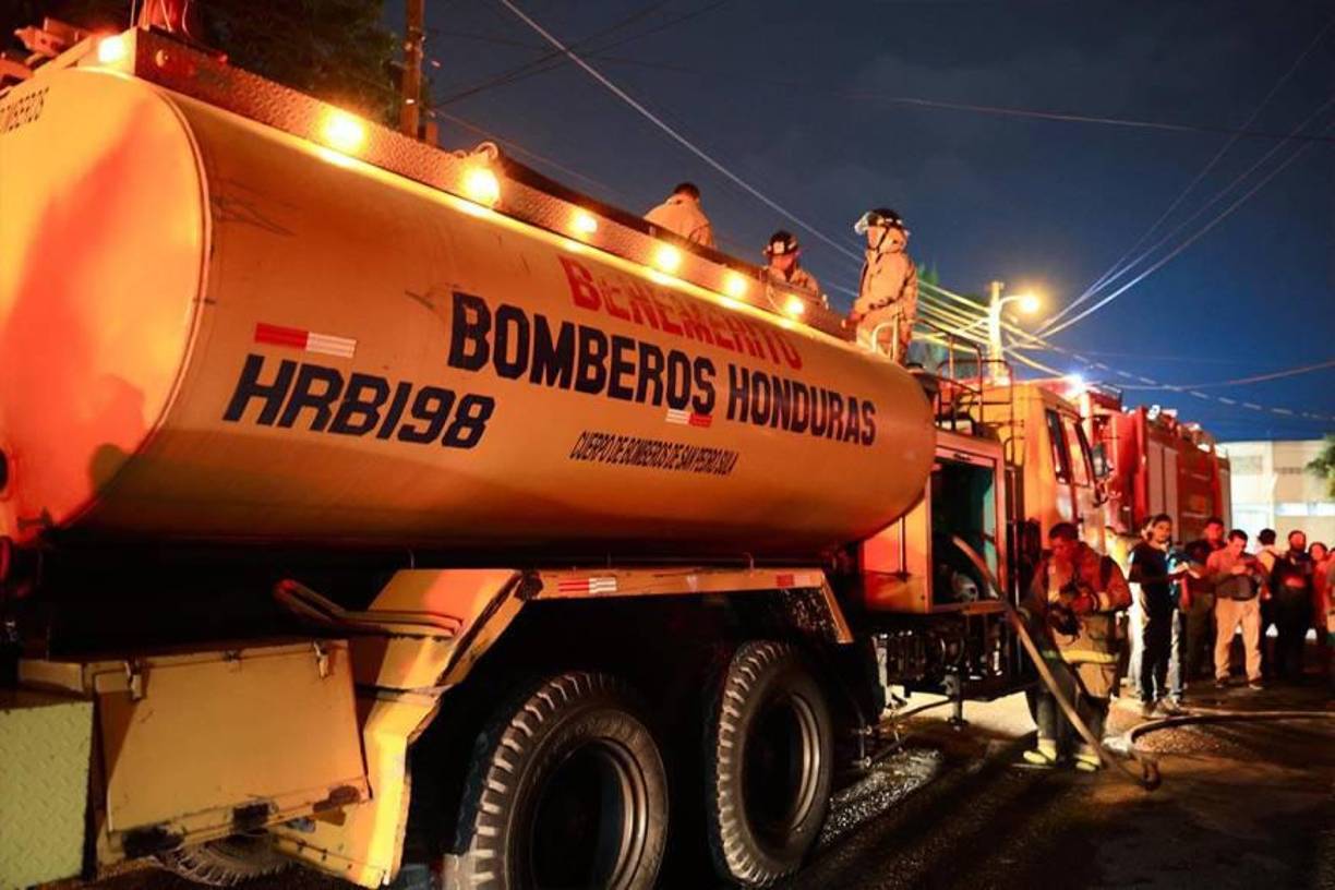 De acuerdo con las primeras investigaciones, el incendio se habría originado en la vivienda de Geraldina, donde almacenaba <b>pólvora</b> para vender, principalmente en la temporada navideña.