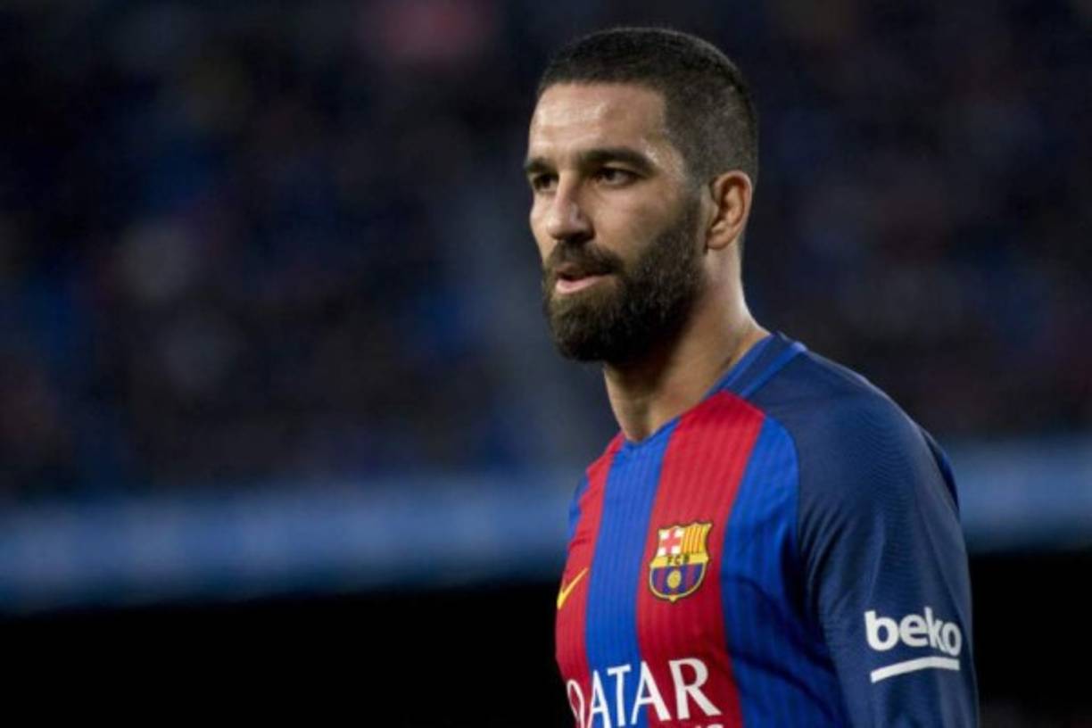 El turco Arda Turan interesa al Arsenal por lo que podría salir del FC Barcelona.