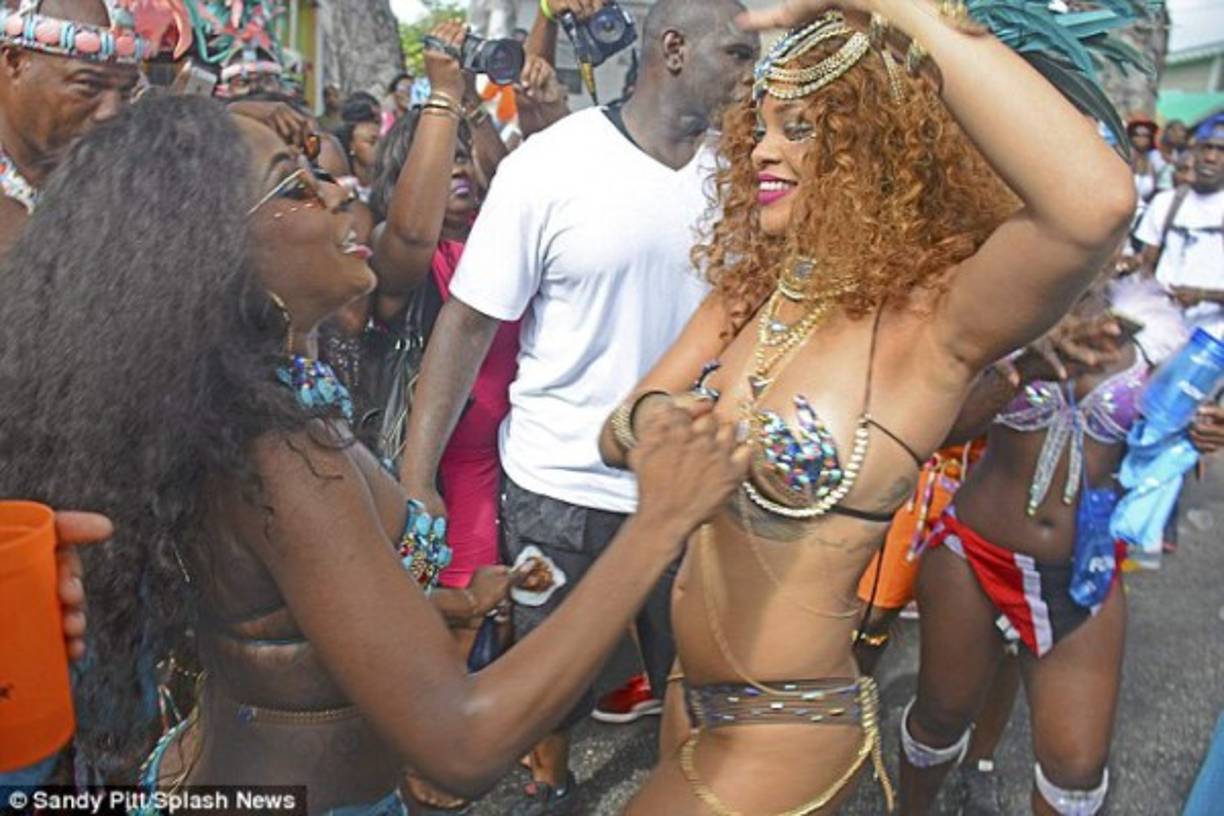 Rihanna compartió con su gente.