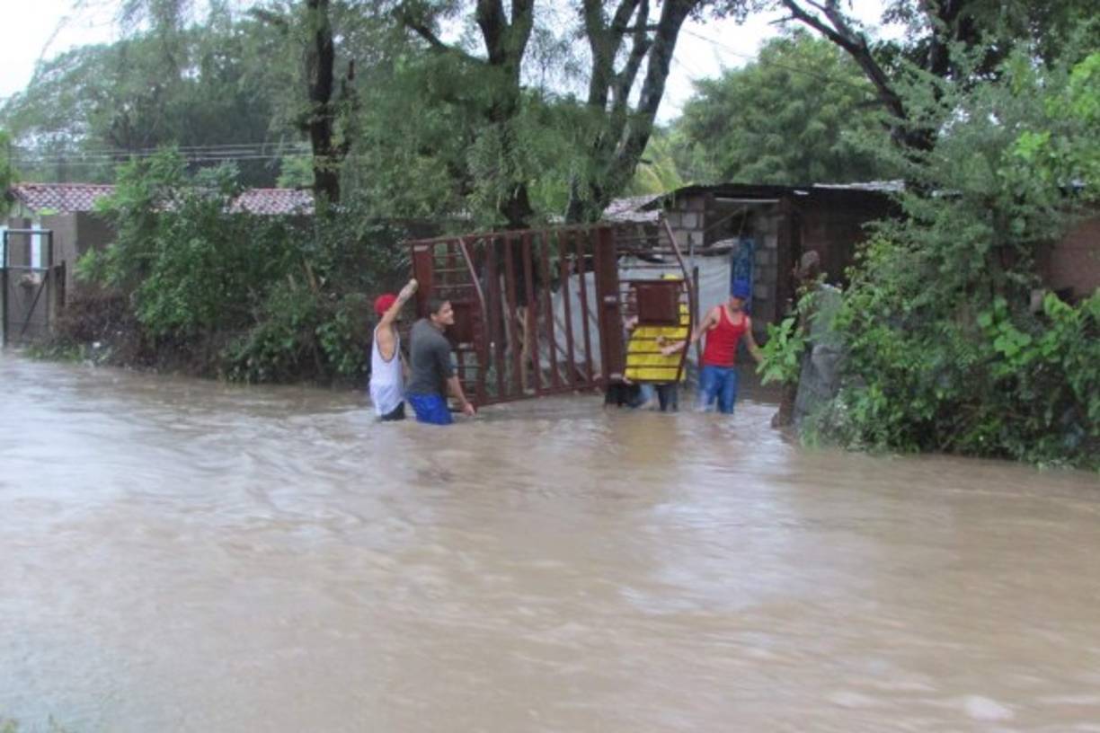 Copeco recomienda a la población tomar las medidas de prevención necesarias y atender las alertas para evitar ser rorprendidos por los temporales.