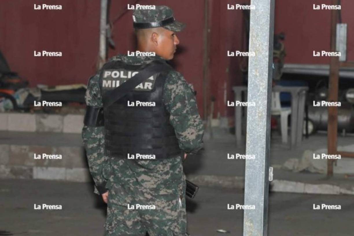 Elementos de la Policía Nacional también fueron movilizados hasta la escena del crimen.