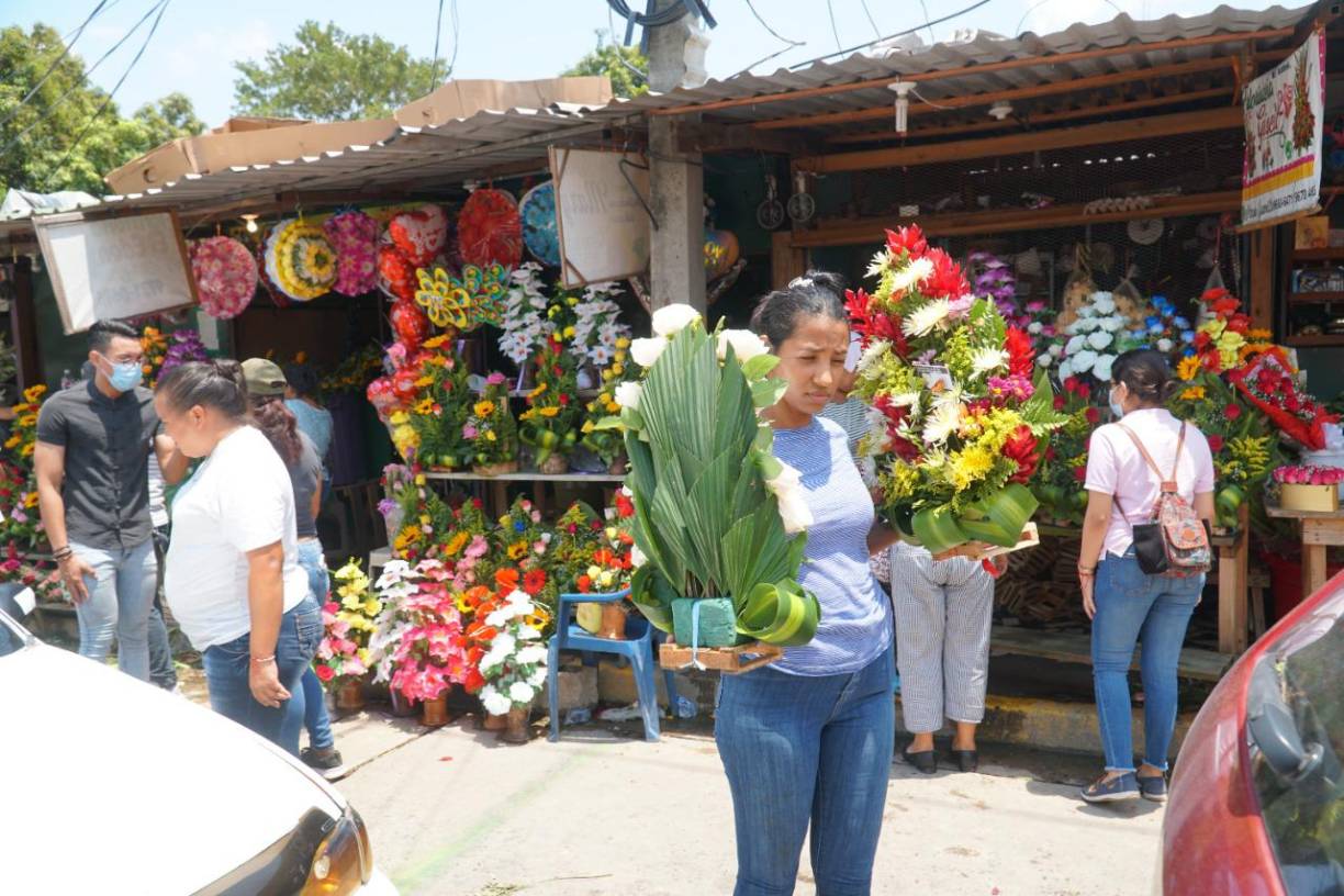 Ambiente previo al Día de la Madre en San Pedro Sula. Fotografía: La Prensa / José Cantarero. 