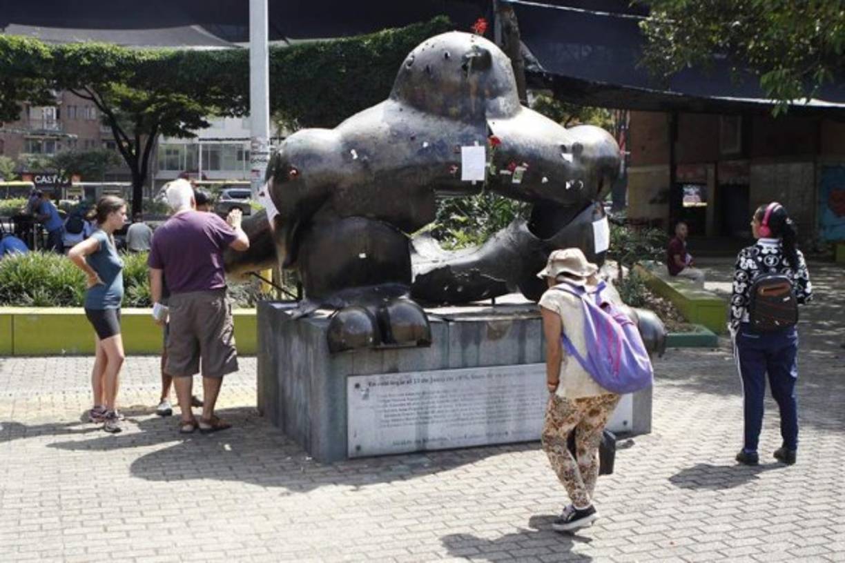 Para él, hay un lado positivo en esa historia cargada de dolor y muerte y es que el mundo ha visto 'cómo Medellín se ha levantado en medio de la guerra que tuvimos'.<br/><br/>Que el edificio Mónaco deje de existir traerá de algún modo alivio pues Zuluaga lo ha visto convertiste en un 'emblema', como en su momento lo fue la cárcel de La Catedral, que albergó a Escobar y hoy es un centro dedicado a la oración y el trabajo social.