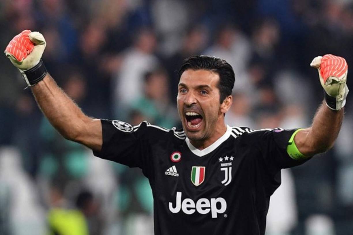 3- Gianluigi Buffon: Fue en el verano de 2001 que el portero italiano dejó el Parma y se fue a la Juventus de Turín, club que pagó 52.8 millones de euros.