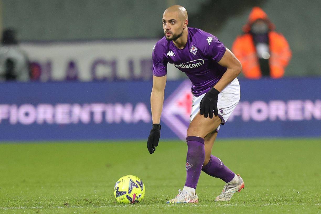 La negociación entre Barcelona y Fiorentina por el préstamo de Sofyan Amrabat se ha caído. A pesar de la insistencia del mediocampista marroquí por mudarse a España, el equipo de Florencia no aceptó las condiciones del trato, que incluía una cesión con un costo de 3 millones de euros y una opción de compra de €37.000.000. La postura del presidente del combinado italiano es que el pase incluya una obligación y no una opción de compra al término del préstamo. De esta manera, los clubes no siguen negociando.