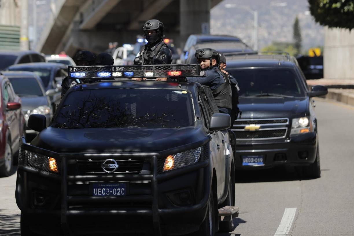  En abril de 2020, el fiscal del distrito de Manhattan, Geoffrey Berman, explicó en un comunicado que el exjefe policial jugó un “papel clave en una conspiración internacional de tráfico de drogas” y cometió delitos en nombre del exdiputado “Tony” Hernández, condenado, “y de su hermano el presidente”, en referencia al ahora exgobernante Juan Orlando Hernández, entre ellos “el asesinato de un traficante rival”.