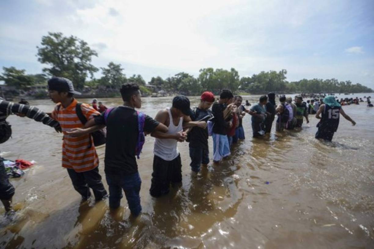 Esta es una segunda caravana de migrantes, después de que el pasado 13 octubre saliera de San Pedro Sula (Honduras) otra, ahora formada por unas 7,000 personas, que camina por territorio mexicano con dirección a Estados Unidos tras atravesar Guatemala.