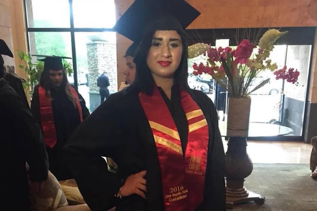 La fiscalía señaló que hay evidencia de que ambos llegaron juntos al domicilio y que incluso estaban en buenos términos, pues estaban tomados de la mano y abrazados .